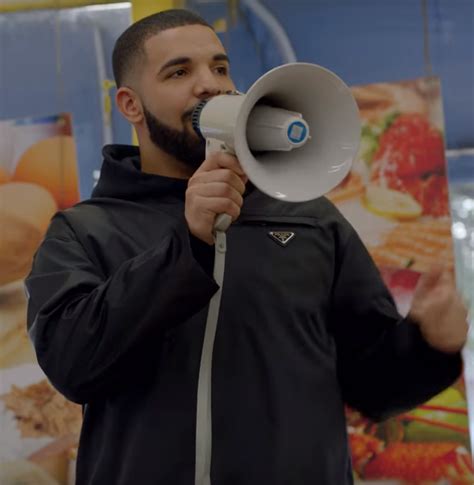 W2C this prada jacket in Drake's God Plan video : 